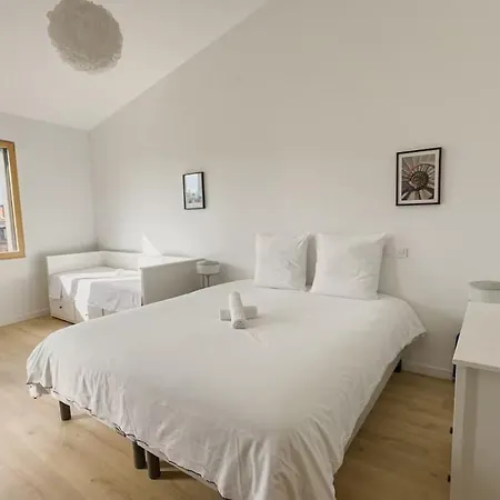 Stunning Modern For Up To 30 People