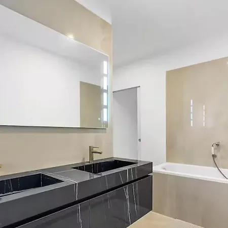 Vila Stunning Modern For Up To 30 People