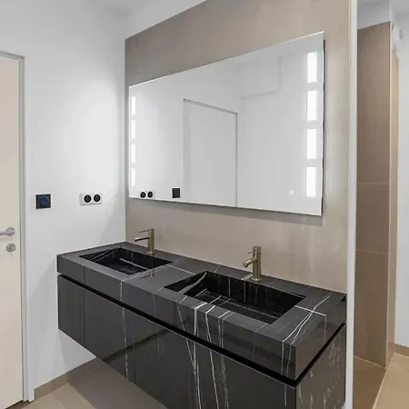 Vila Stunning Modern For Up To 30 People