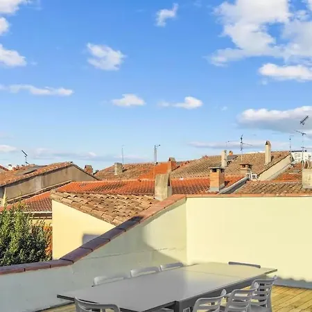 Stunning Modern For Up To 30 People Vila *